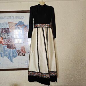 Vintage 1960s Hong Kong Hostess Maxi Gown Dress sz S Embroidered Black Cream